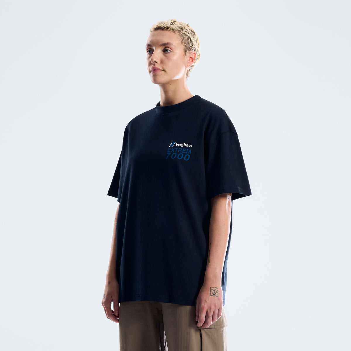 Unisex Kara-SU Badge Tee - Jet Black